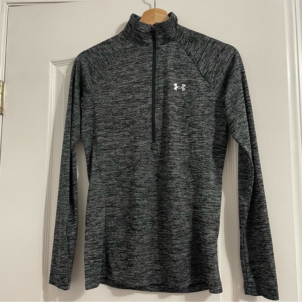 Under Armour Heatgear  Activewear Longsleeves Gray Black Top Size Small NWOT